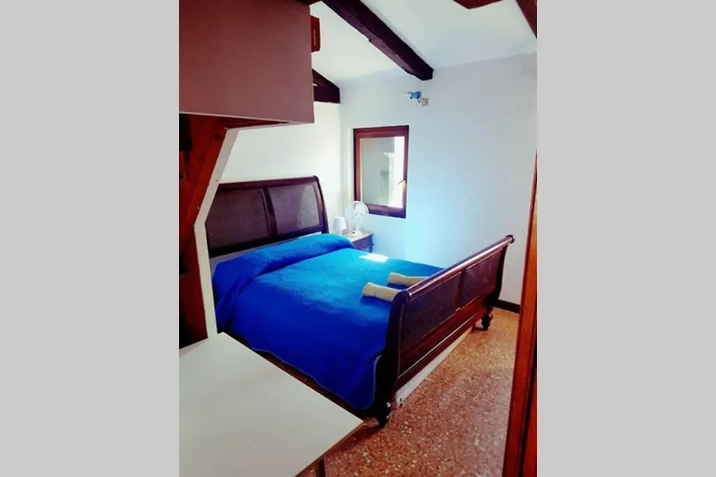 Contactos de Large Top 3 Rooms Flat Central Rialto